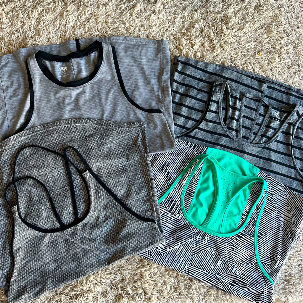 Bundle. 4 Workout Tops!